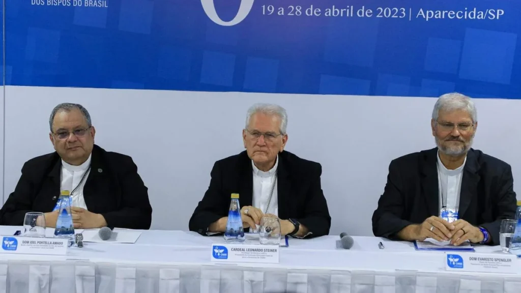 Imagem Bispos em Coletiva 24 04 2023 do artigo Como foi o sexto dia de Assembleia Geral da CNBB?