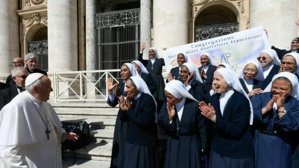 Imagem Papa em encontro com freiras do artigo Papa: “Vocação é dom e tarefa”