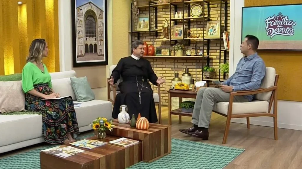 Imagem familia dos devotos do artigo Padre Catalfo deixa sua mensagem de Páscoa aos devotos