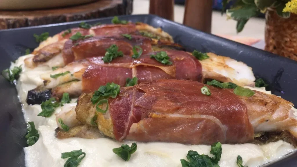 Imagem peixe recheado com pure couve flor do artigo Peixe Recheado com Legumes e Purê de Couve-Flor - Santa Receita