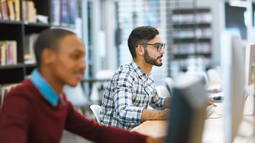 Fazer cursos livros é algo importante para conseguir a empregabilidade