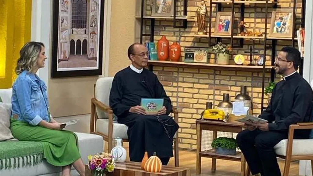 Imagem Pe Heliomarcos no pgm FD maio 23 do artigo Pe. Heliomarcos participa do programa Família dos Devotos e fala sobre as obras da Casa da Mãe