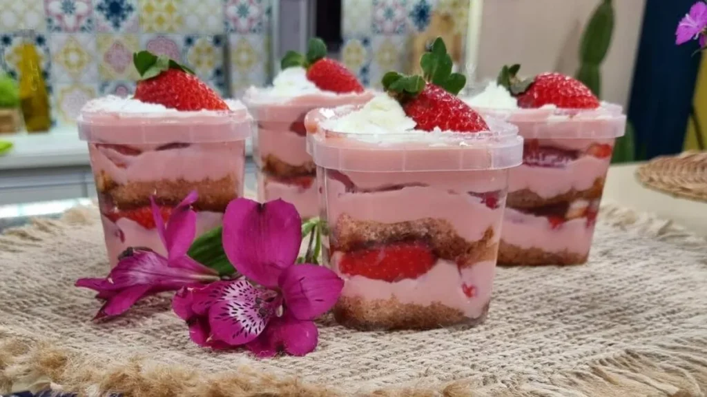 Imagem bolo de pote morango do artigo Bolo de Pote de Morango - Minicurso Santa Receita