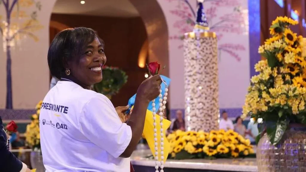 Imagem Representante da Familia dos Devotos no Altar Central do artigo Ser Família dos Devotos é demonstrar alegria e amor pela Igreja