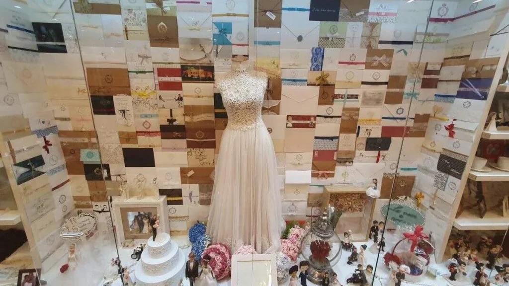 Imagem Vestido de noiva na Sala de Promessas do artigo Você sabia que pode comprar um vestido de noiva no Santuário Nacional?
