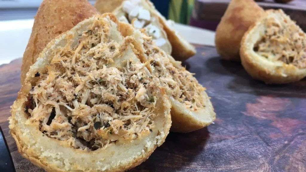 Imagem coxinha escondidinha do artigo Coxinha Santa Escondidinha - Santa Receita
