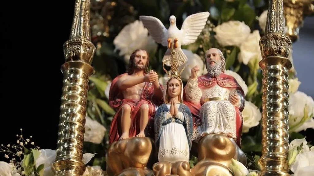 Imagem divino pai eterno do artigo O que aprender sobre a devoção ao Divino Pai Eterno e à Santíssima Trindade?