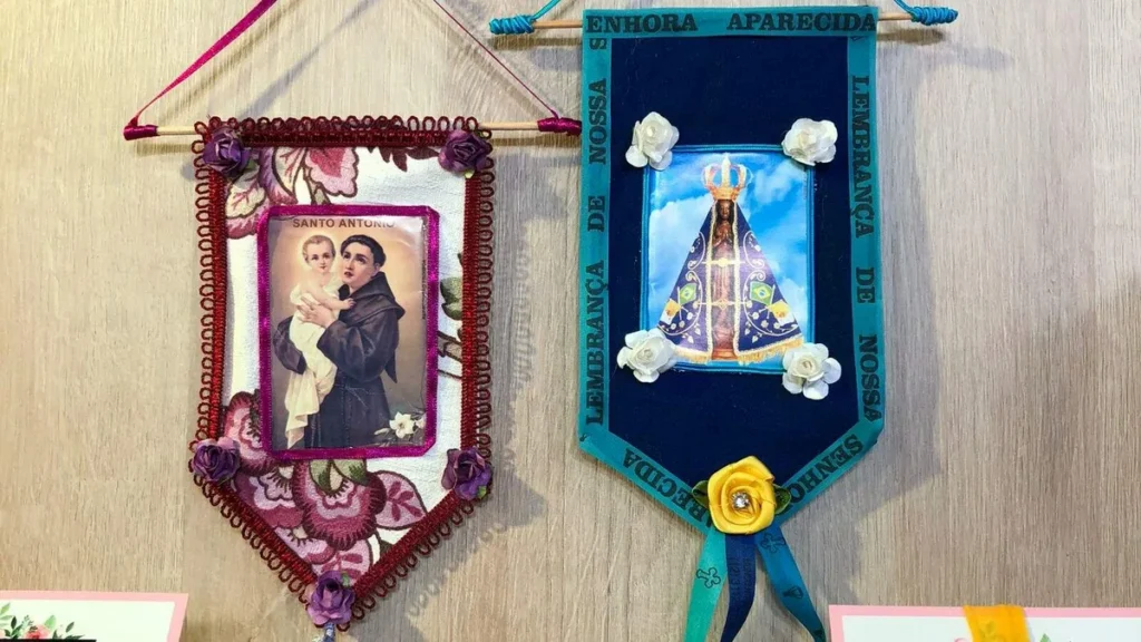 Imagem Mini Estandarte do artigo Presilha Junina e Mini Estandarte - Faça Você Mesmo