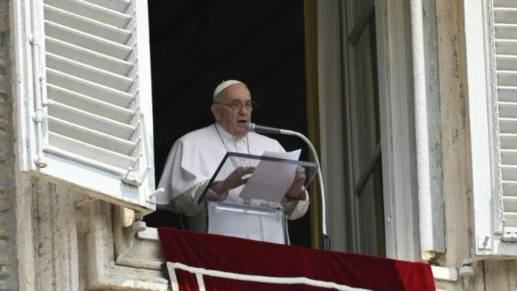 Imagem Angelus Papa Francisco do artigo Angelus: Deus não está longe, é Pai, conhece-te e ama-te