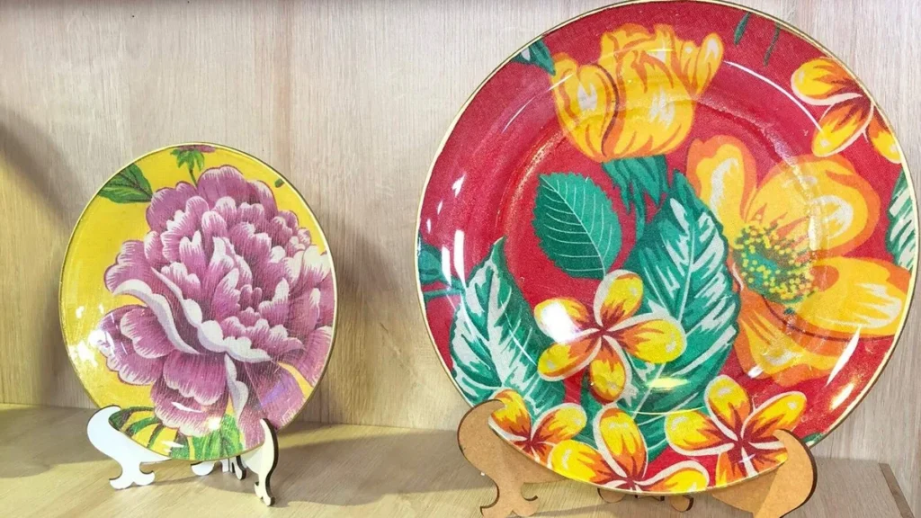 Imagem pratos decoupados do artigo Pratos decoupados com tecido - Faça Você Mesmo
