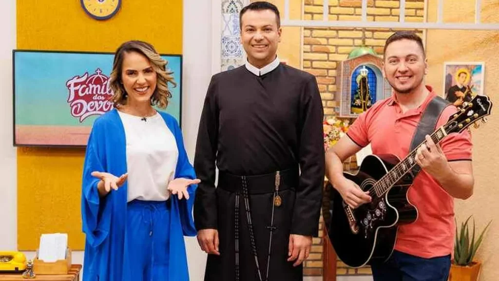 Imagem apresentadores do programa Familia dos Devotos do artigo Programa Família dos Devotos leva a Casa da Mãe para o seu lar