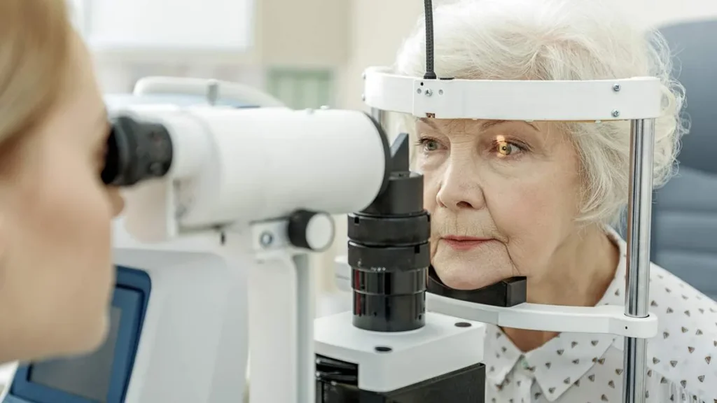 Imagem oftalmologista glaucoma do artigo Santa Casa de Aparecida se torna referência no atendimento de glaucoma