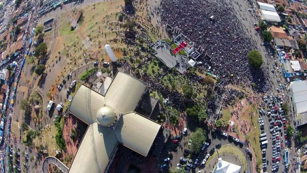Imagem Festa do Pai Eterno Aerea do artigo Romaria do Pai Eterno reúne três milhões de devotos em Trindade (GO)