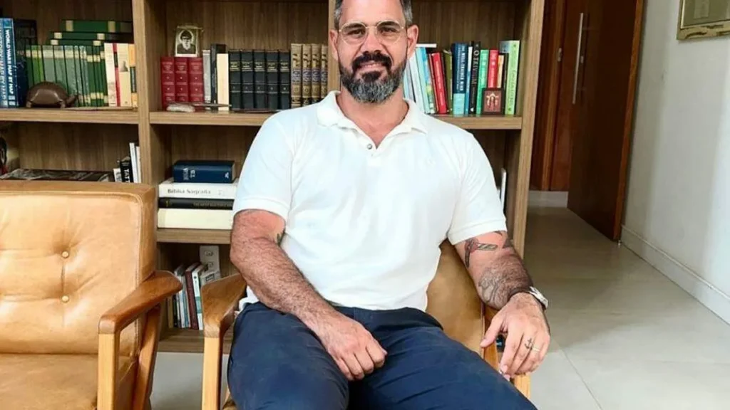 Imagem Ator e devoto Juliano Cazarre do artigo Juliano Cazarré participa de campanha para incentivar a oração