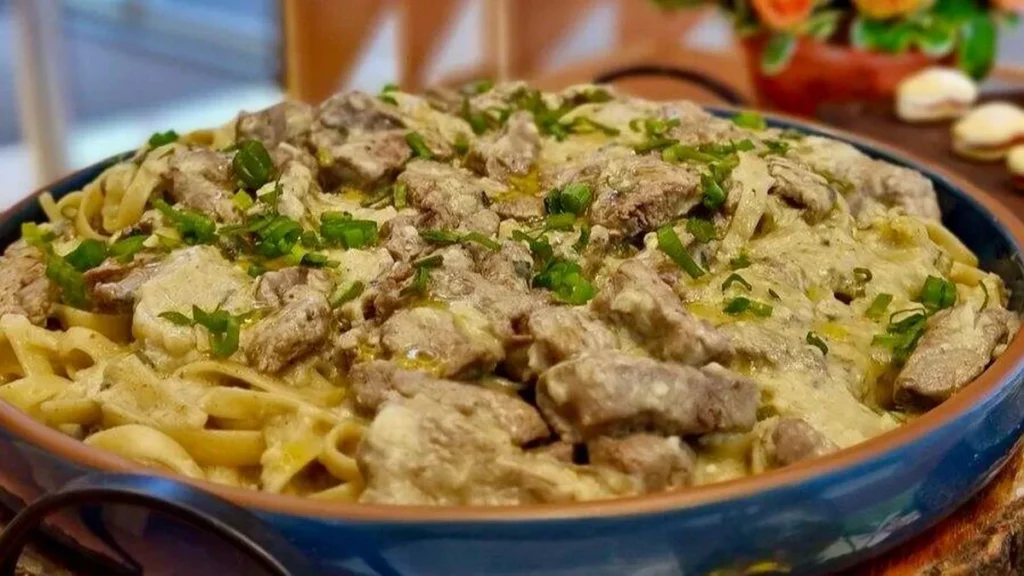 Imagem Fettuccine com File Mignon e Gorgonzola do artigo Fettuccine com Filé Mignon e Gorgonzola – Santa Receita