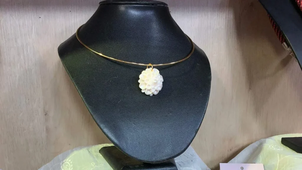Imagem colar perolado do artigo Colar e Brinco Perolado com Strass de Porcelana Fria - Faça Você Mesmo