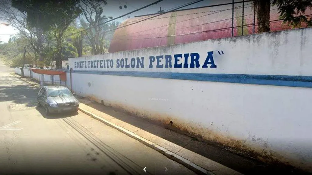 Imagem fachada da escola Solon em aparecida do artigo Precariedade de salas de aulas e resposta da prefeitura é destaque no Jornal Regional