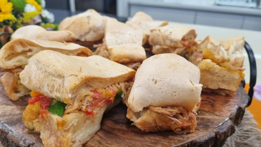 Imagem pao de queijo do artigo Pão de queijo recheado com pernil - Santa Receita