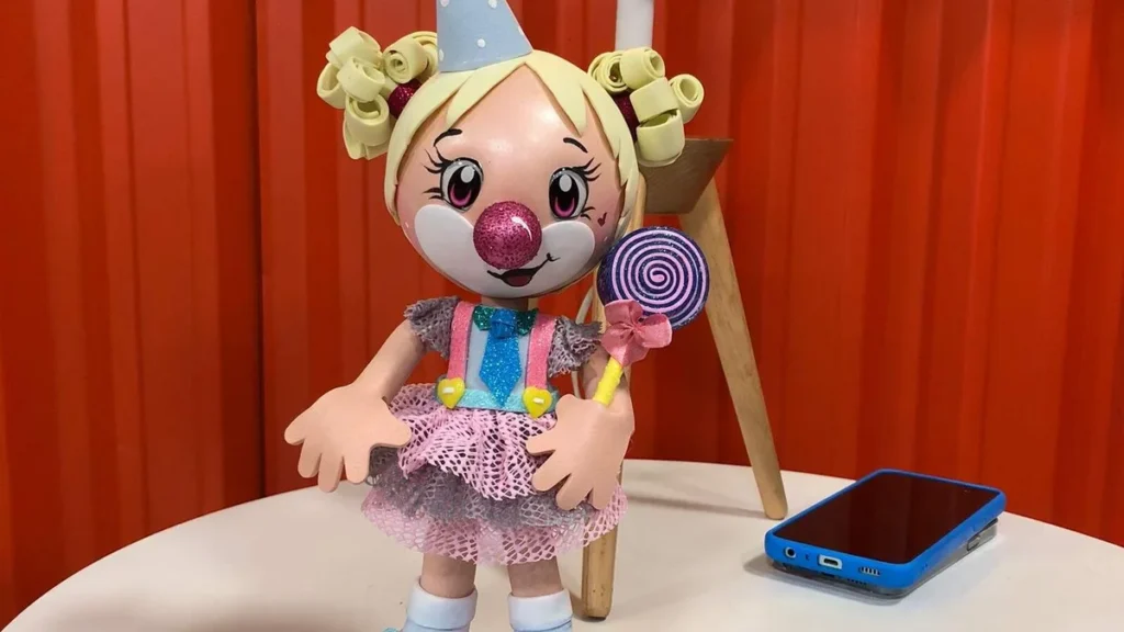 Imagem palhacinha do artigo Roupas da Palhacinha de EVA - Faça Você Mesmo