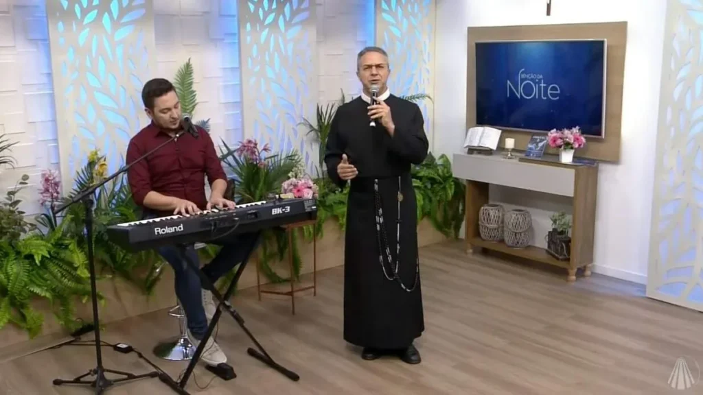 Imagem bencao da noite do artigo Músicas para celebrar o dia do amigo com Pe. Camilo e Júnior Campos