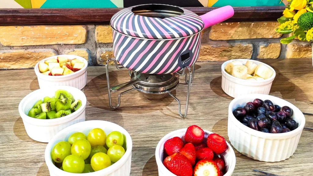 Imagem Fondue de chocolate do artigo Fondue de Chocolate, Chocolate Quente e Vinho Quente – Sabor de Vida