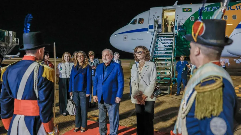 Imagem Lula e Janja recebidos na Argentina do artigo Lula assume presidência do Mercosul