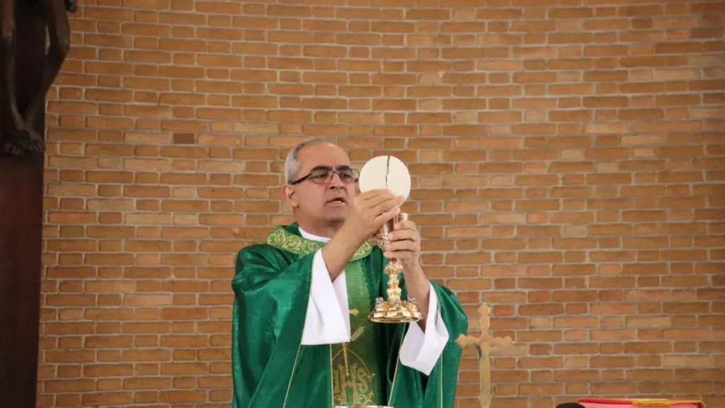 Imagem Monsenhor Ronilton Souza de Araujo do artigo Papa nomeia novo bispo para São Raimundo Nonato (PI)