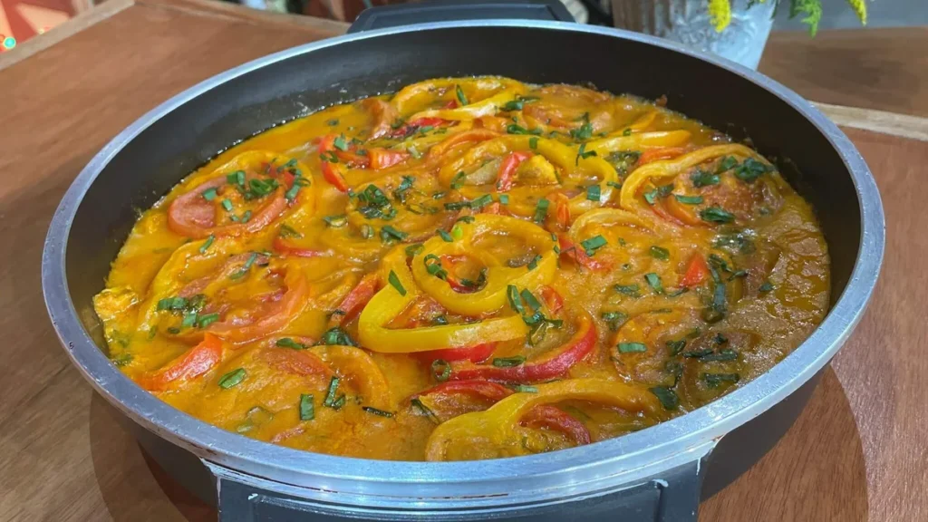 Imagem Moqueca baiana de peixe com camarao do artigo Moqueca Baiana de Peixe e Camarão – Sabor de Vida