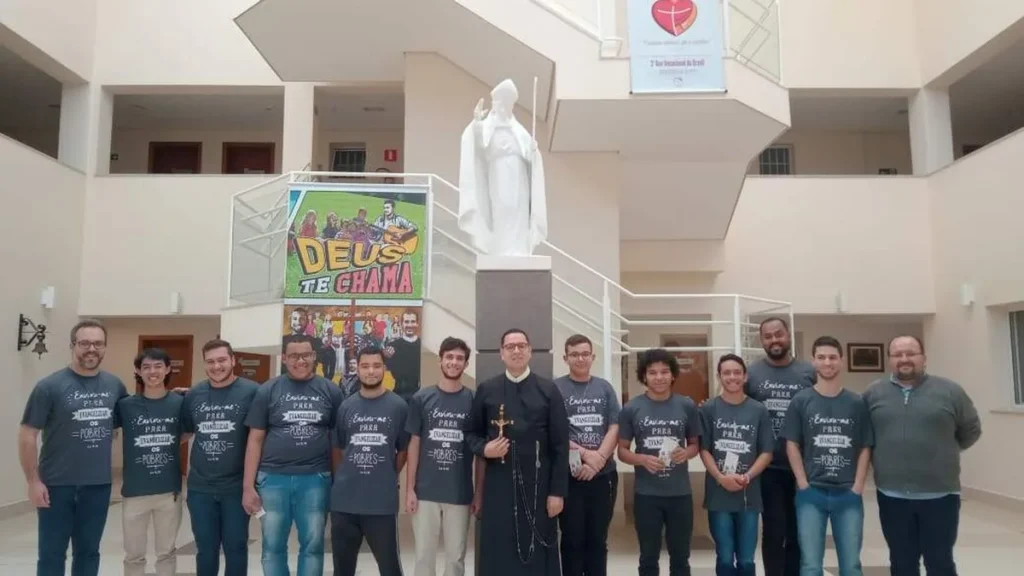 Promotores vocacionais em retiro com vocacionados