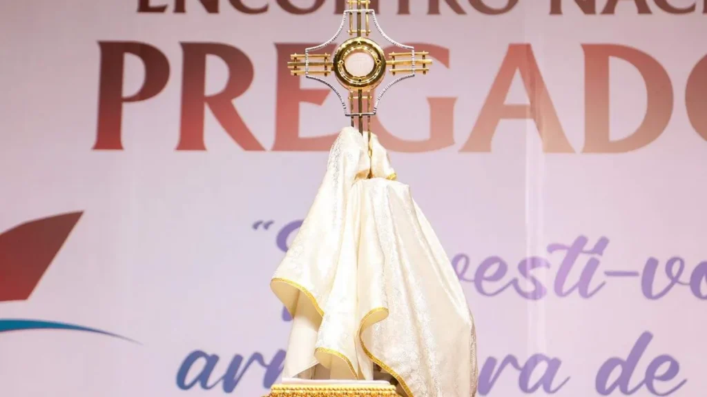 Imagem Santissimo no Encontro RCC do artigo Encontro de pregadores e formadores da RCC reúne milhares em Aparecida