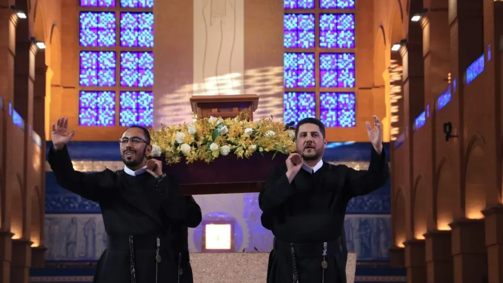 Imagem Transladacao restos mortais Padre Vitor do artigo Santuário Nacional recebe as relíquias do Padre Vítor Coelho de Almeida