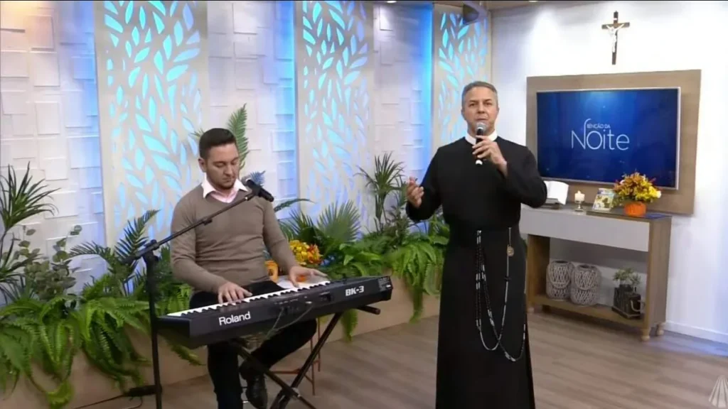 Imagem bencao da noite do artigo Pe. Camilo e Júnior Campos te convidam a rezar cantando