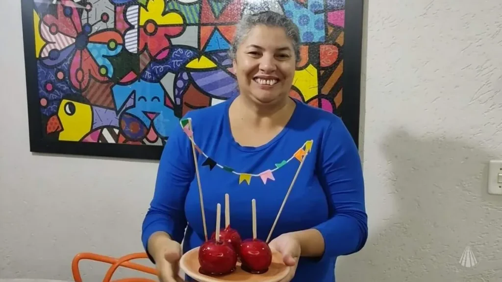 Imagem familia dos devotos do artigo Devota ensina dica para fazer maçã do amor em casa!