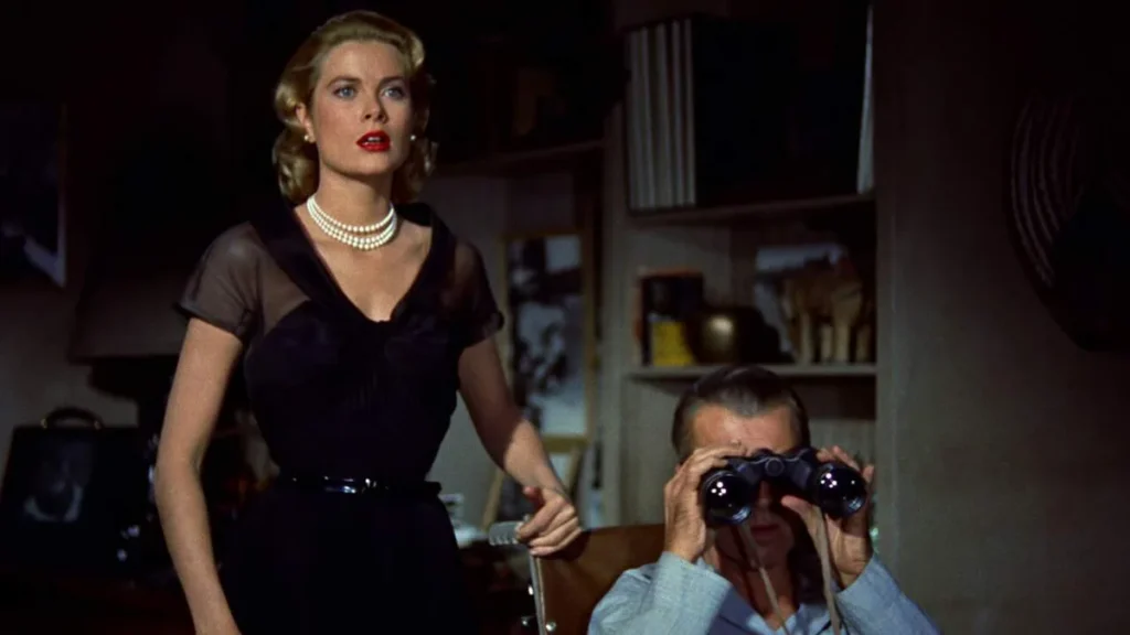 Grace Kelly e James Stewart em cena de "Janela Indiscreta"