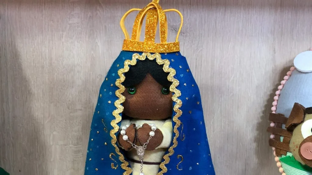 Imagem sra aparecida feltro do artigo Nossa Senhora Aparecida em Feltro - Faça Você Mesmo