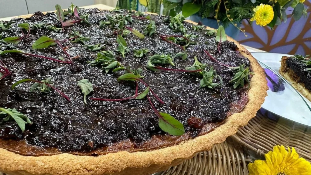 Imagem torta de coco com ameixa do artigo Torta de Coco e Ameixa - Santa Receita