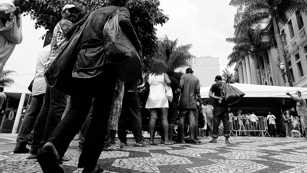 Imagem Moradores de Rua do artigo Livro "Invisíveis" retrata o drama dos moradores de rua durante a pandemia