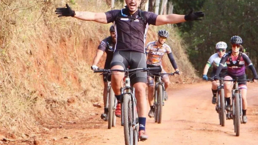 Imagem Devoto de Aguas da Prata pedala pelo Caminho da Fe ate o Santuario Nacional do artigo Devoto percorre Caminho da Fé para agradecer saúde de amiga