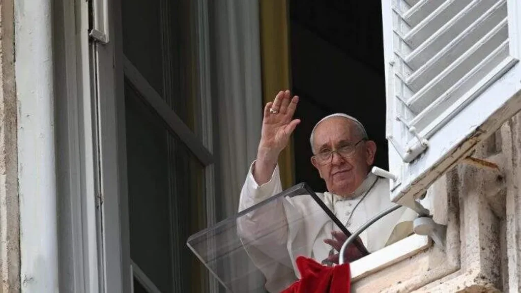 Imagem papa francisco angelus do artigo Papa: “Jesus está vivo e nos acompanha, está ao nosso lado”