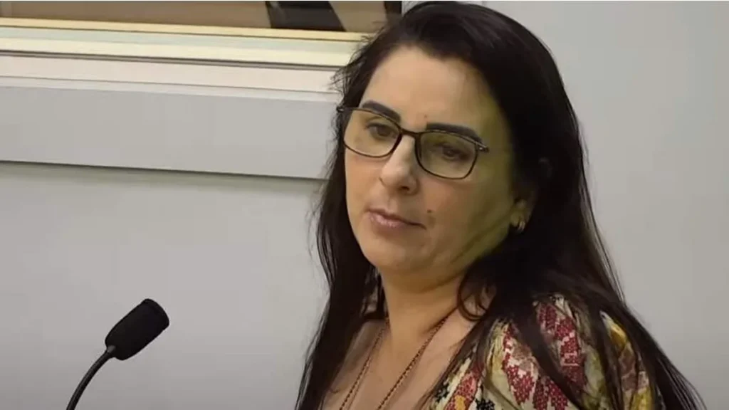 Imagem Delegada de Aparecida em entrevista para a Radio Pop sobre a Campanha Agosto Lilas do artigo Agosto Lilás: Delegada de Aparecida esclarece importância da campanha