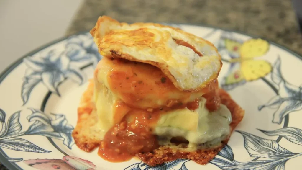 Imagem Francesinha a Moda do Porto do artigo No ritmo da JMJ, aprenda a fazer uma Francesinha à moda do Porto