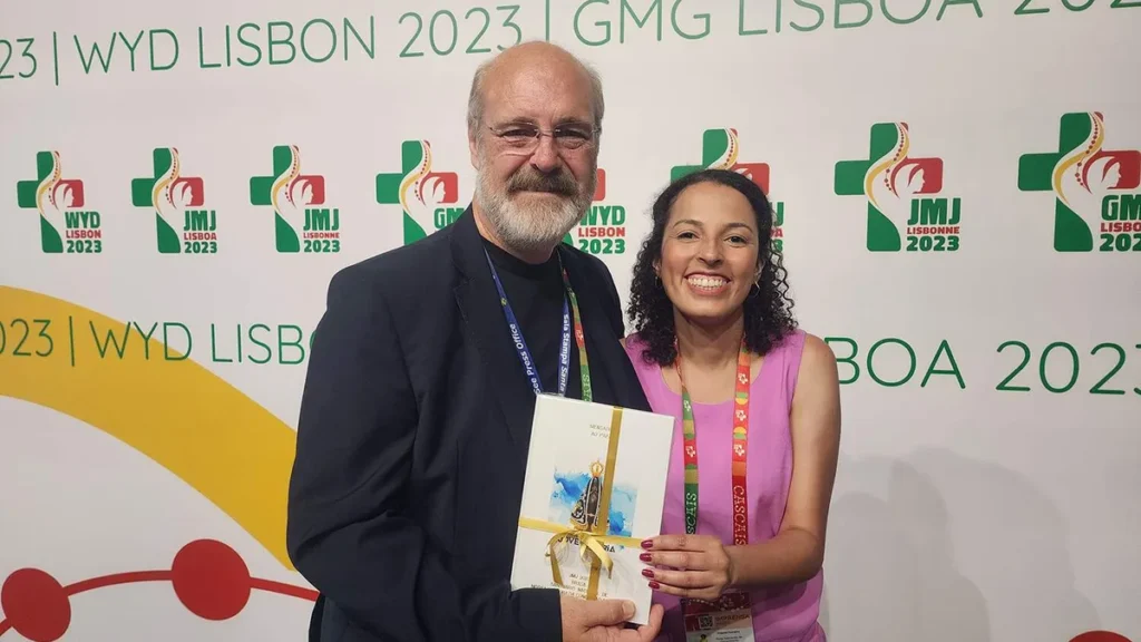 Imagem Livro Intencoes JM do artigo Livro com intenções dos Jovens de Maria será entregue para o Papa Francisco!