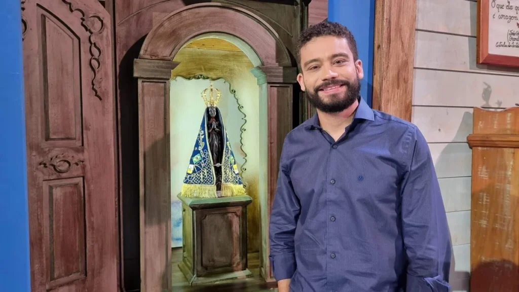 Imagem Padre Paulinho do artigo Sandro Bacelar mostra sua música no "Luar do Sertão"