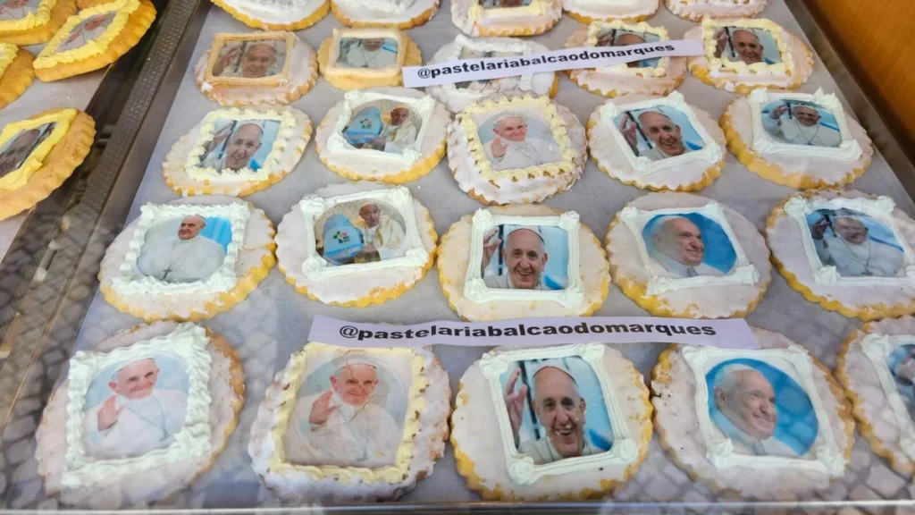 Imagem biscoito com o rosto do Papa Francisco e produzido em padaria de Lisboa do artigo JMJ: Padaria tradicional de Lisboa produz biscoito com o rosto do Papa