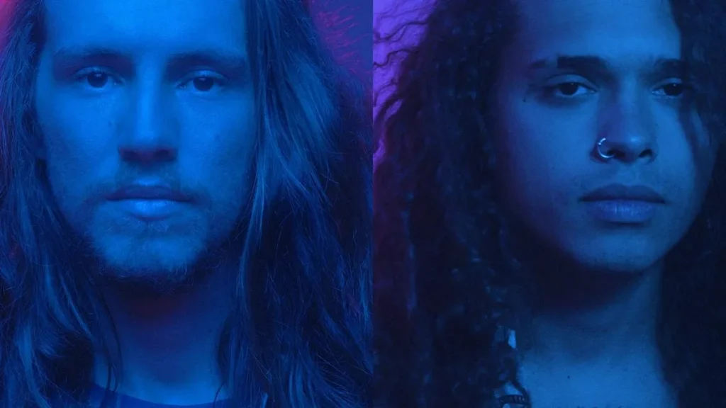 Cantores Vitor Kley e Vitão nasceram no mesmo dia!
