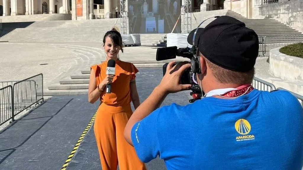 Imagem leticia jmj do artigo "Conectados pela Fé" será ao vivo com resumo da JMJ, direto de Lisboa