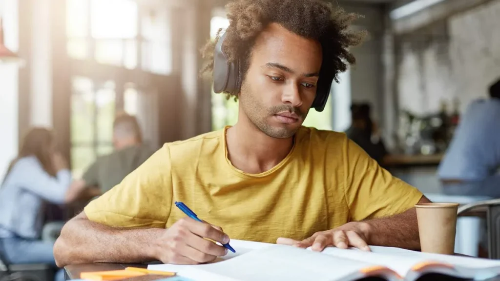 Imagem Estudo vestibular do artigo 6 músicas que vão te ajudar a estudar no feriadão