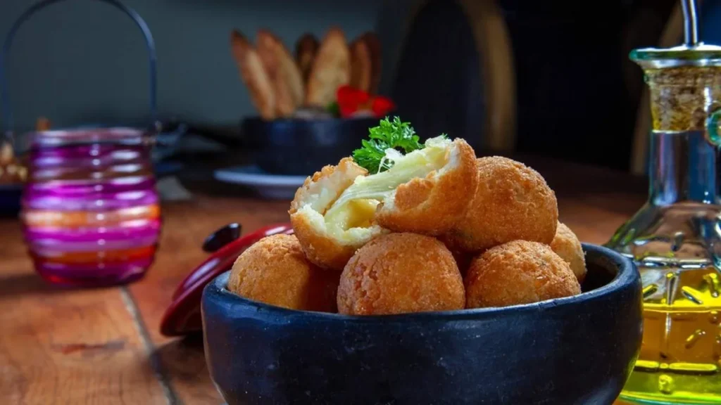 Imagem Bolinho de queijo para o Sabores do Brasil do artigo Literatura e a Mesa Brasileira: Bolinhos de queijo de Tia Nastácia