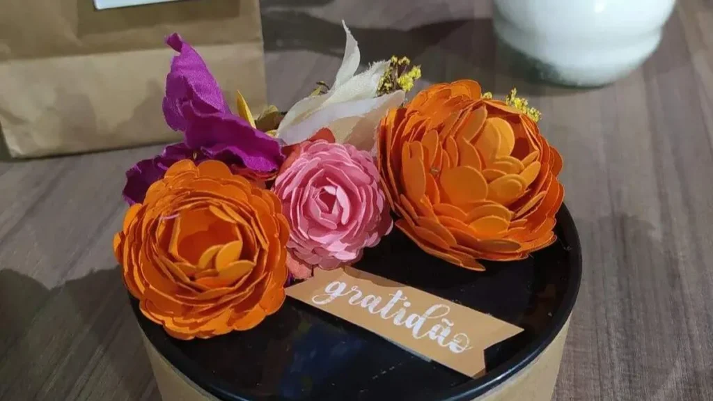Imagem arranjo flor de papel do artigo Arranjo de peônias em papel - Faça Você Mesmo