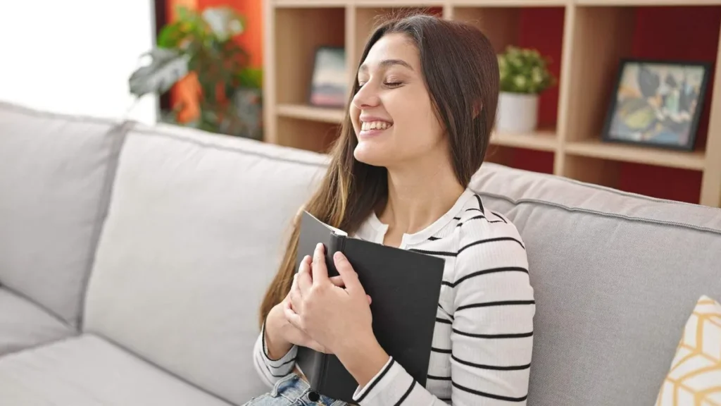 Imagem mulher sorrindo do artigo Volte a sorrir refletindo esses versículos e se enchendo do amor de Cristo